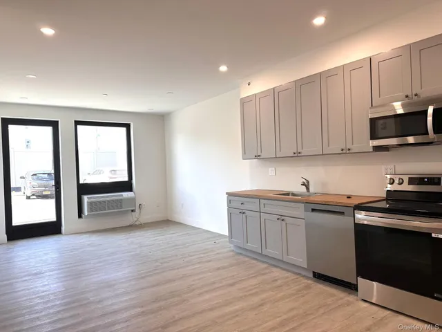 $2,745 | 362 West Merrick Road, Unit 103, Valley Stream, NY 11580