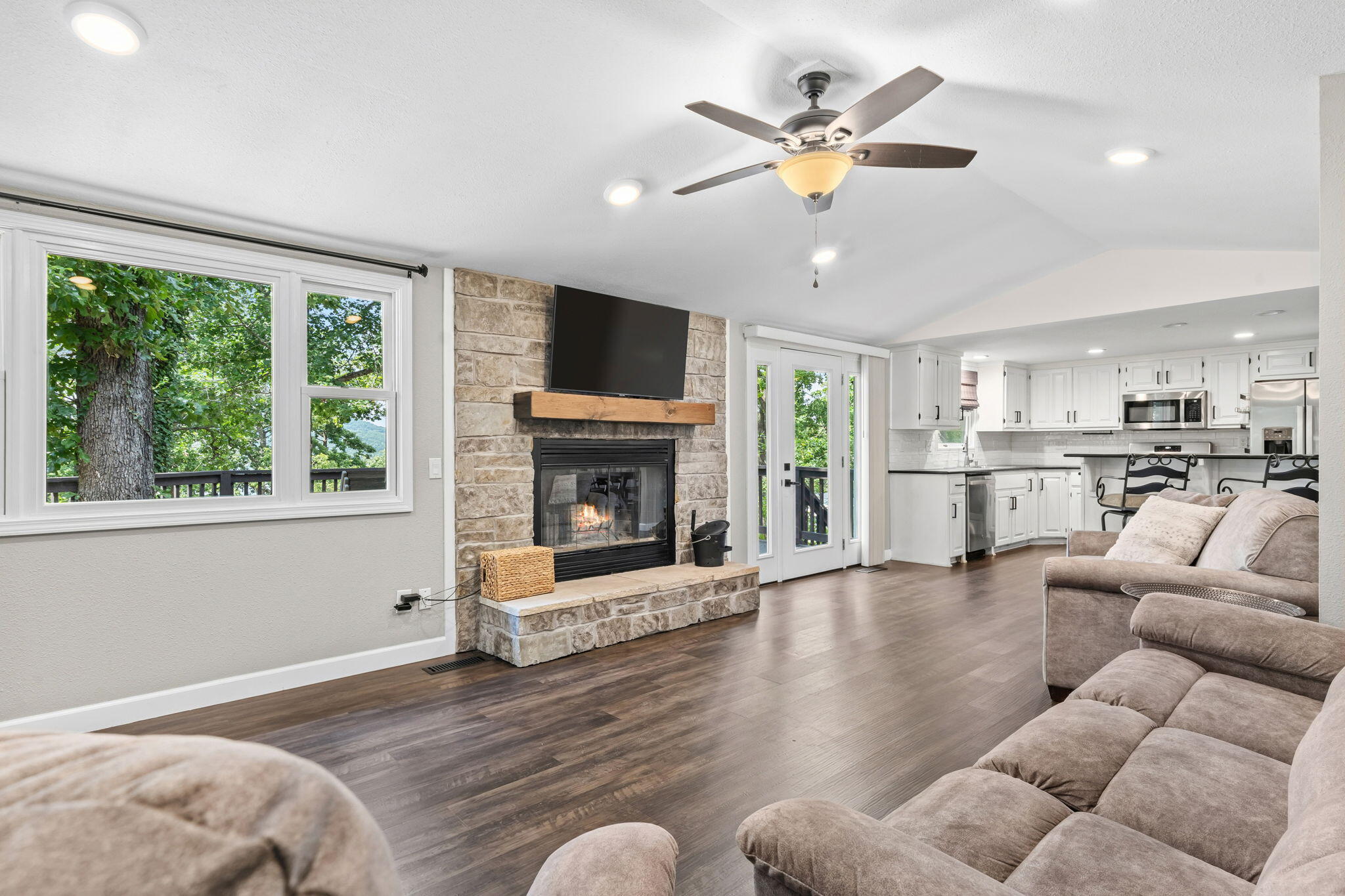 58 Kings Cove Lane Reeds Spring, MO 65737 - Photo 14 of 64 58-Kings-Cove-Ln-Gather-&-Relax