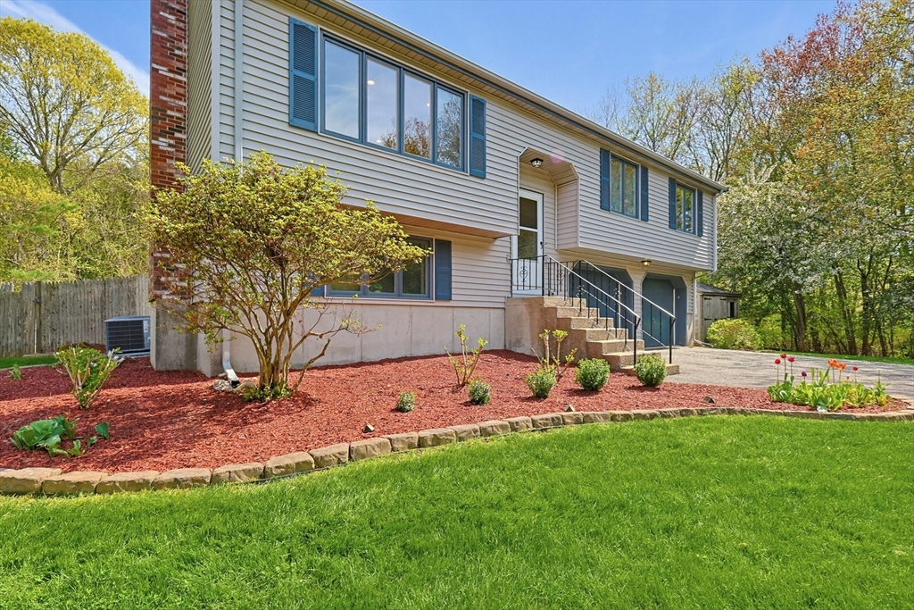 1 Tamworth Road Sharon, MA 02067 - Photo 4 of 31