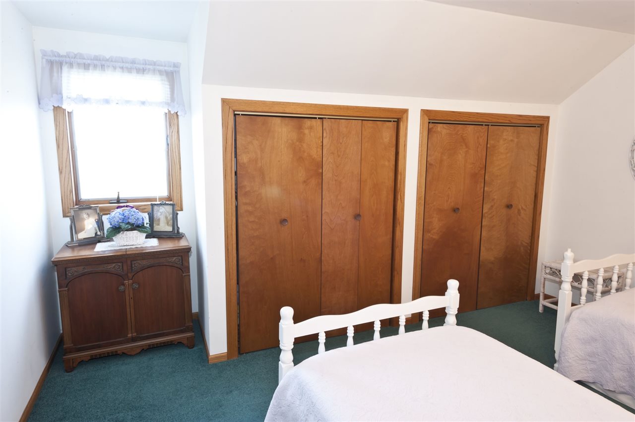 2107 Island View Road Traverse City, MI 49686 - Photo 23 of 36 1798441-22.JPG
