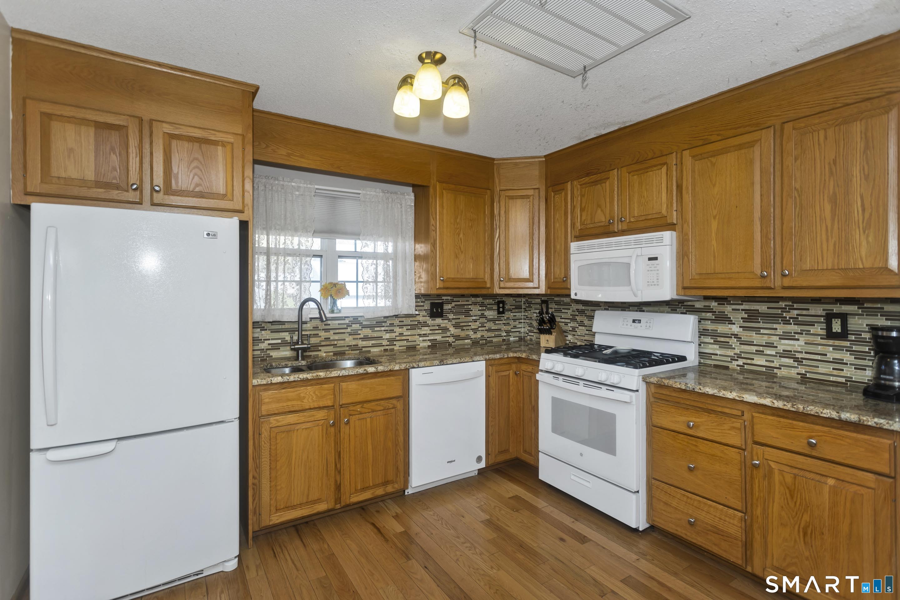 8 Dibble Hollow Lane, Unit 8 Windsor Locks, CT 06096 - Photo 3 of 32