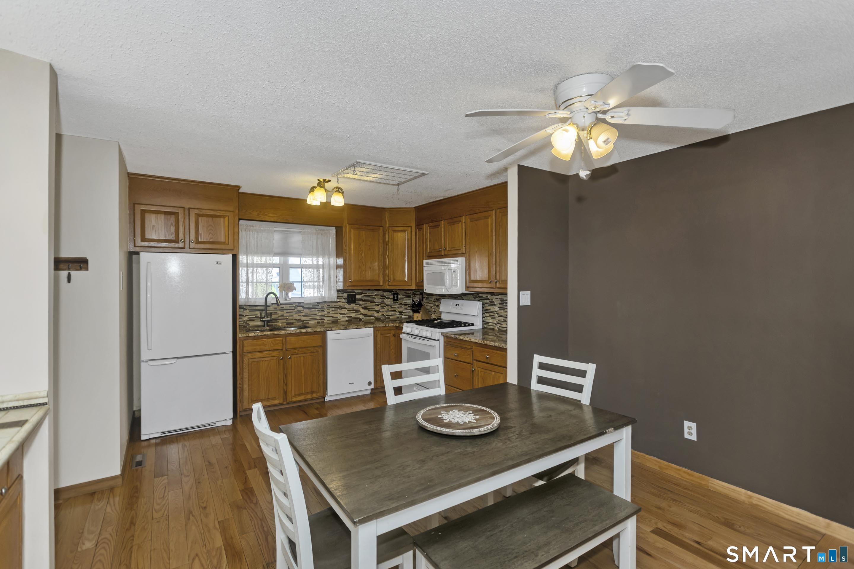 8 Dibble Hollow Lane, Unit 8 Windsor Locks, CT 06096 - Photo 6 of 32