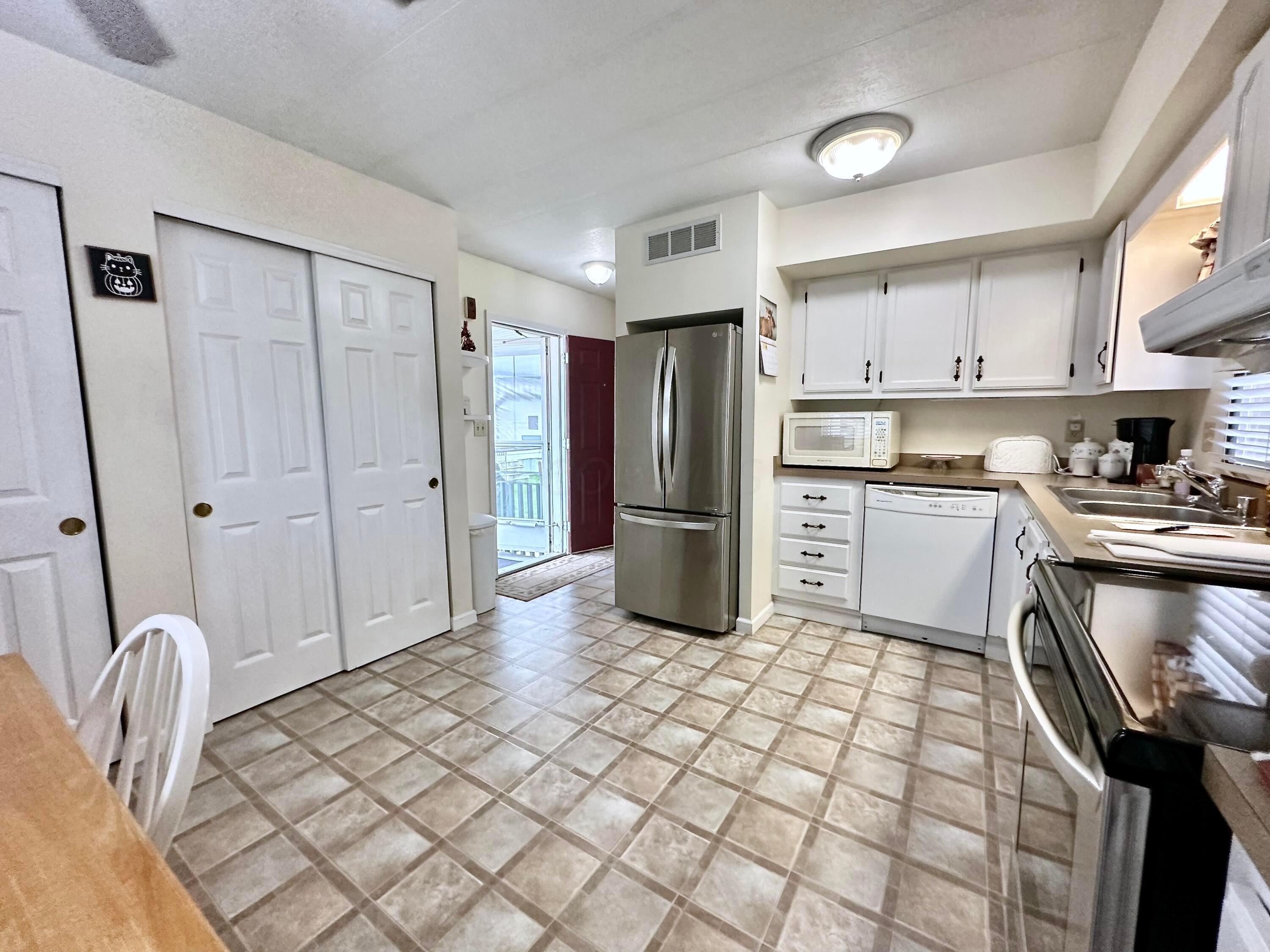 24 Ravine Ridge Drive Delaware, OH 43015 - Photo 19 of 28 Kitchen