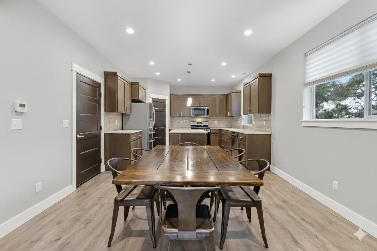 2260 Northeast Indigo Lane Bend, OR 97701 - Photo 4 of 16 Dining room