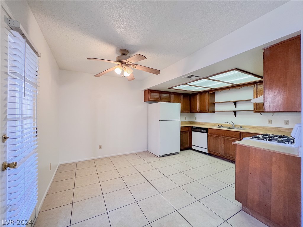 5576 West Rochelle Avenue, Unit 28B Las Vegas, NV 89103 - Photo 9 of 23