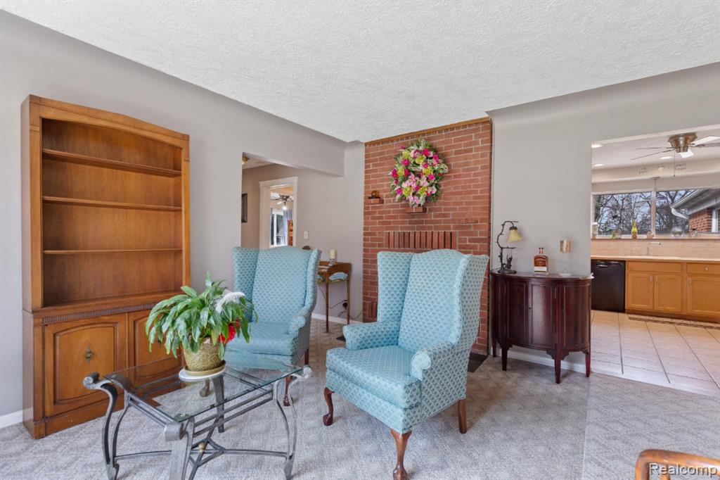 3678 John R Road Rochester Hills, MI 48307 - Photo 4 of 44