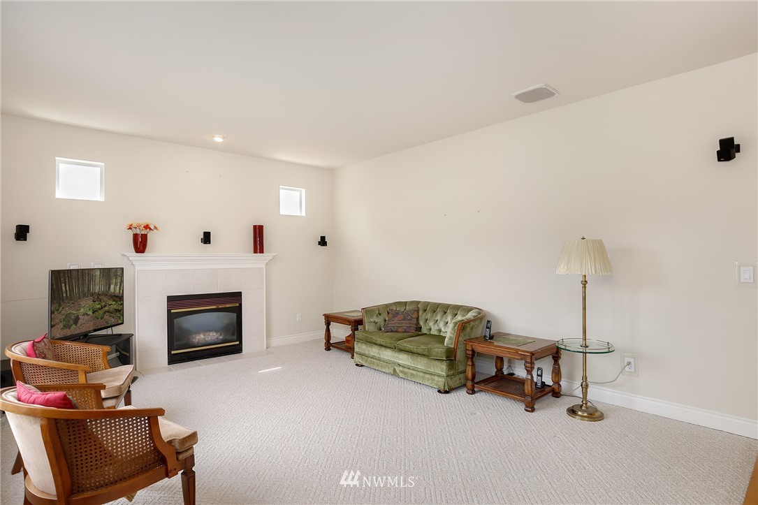 18544 173rd Way Southeast Renton, WA 98058 - Photo 11 of 25 Gallery Image 11