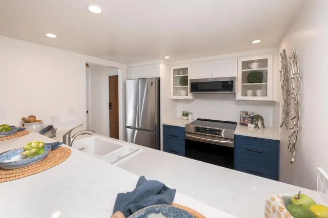 $600,000 | 490 Mariners Island Boulevard, Unit 102, San Mateo, CA 94404