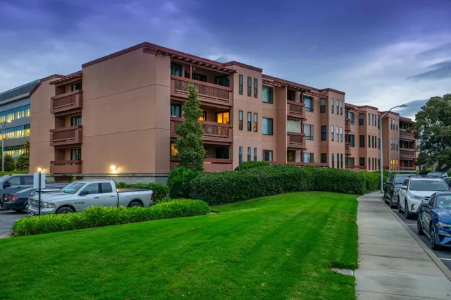 $600,000 | 490 Mariners Island Boulevard, Unit 102, San Mateo, CA 94404