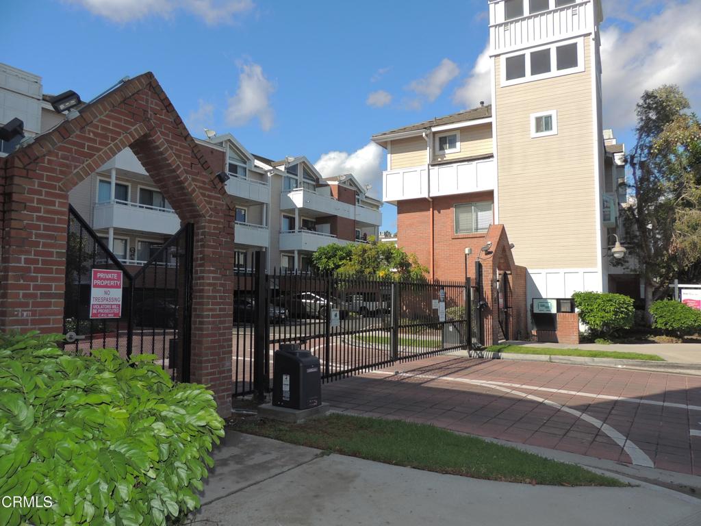 865 South B Street, Unit L2 Oxnard, CA 93030 - Photo 31 of 32 a front view of a building with street view