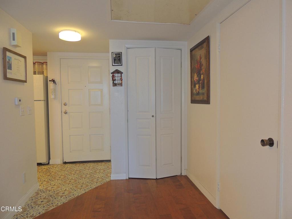 865 South B Street, Unit L2 Oxnard, CA 93030 - Photo 4 of 32 a view of an empty room