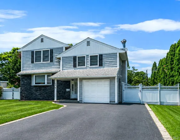 $825,000 | 108 Keswick Drive, East Islip, NY 11730