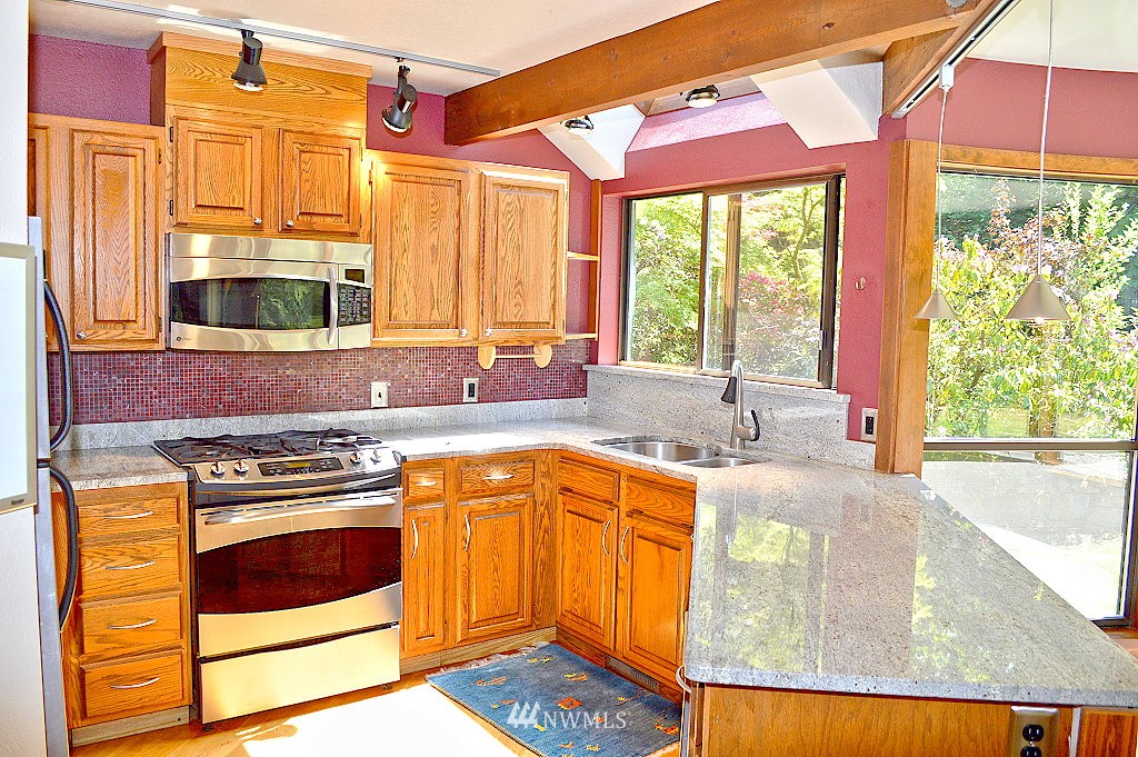 858 Reveille Street Bellingham, WA 98229 - Photo 4 of 25