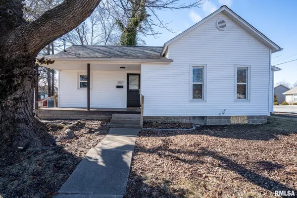 $120,000 | 303 Washington Street, Carterville, IL 62918