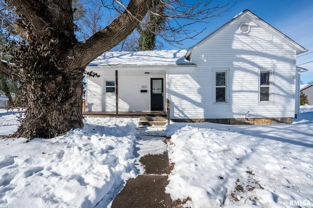 $130,000 | 303 Washington Street, Carterville, IL 62918