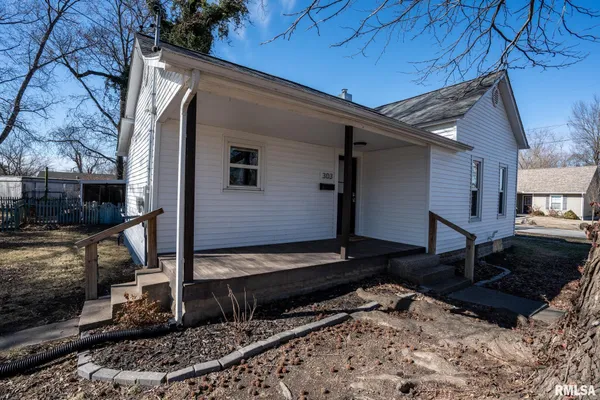 $120,000 | 303 Washington Street, Carterville, IL 62918