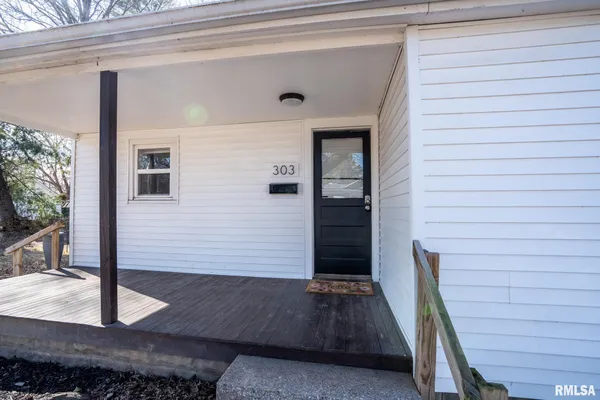 $120,000 | 303 Washington Street, Carterville, IL 62918