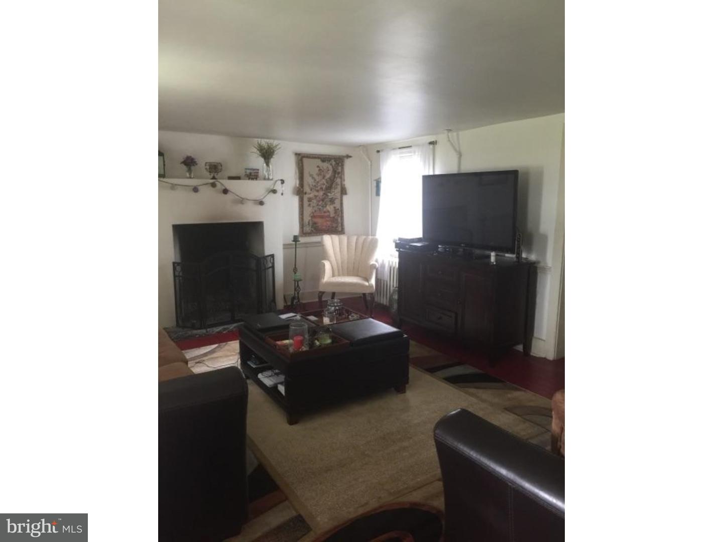 1731 West Doe Run Road Unionville, PA 19348 - Photo 5 of 11 Living Room