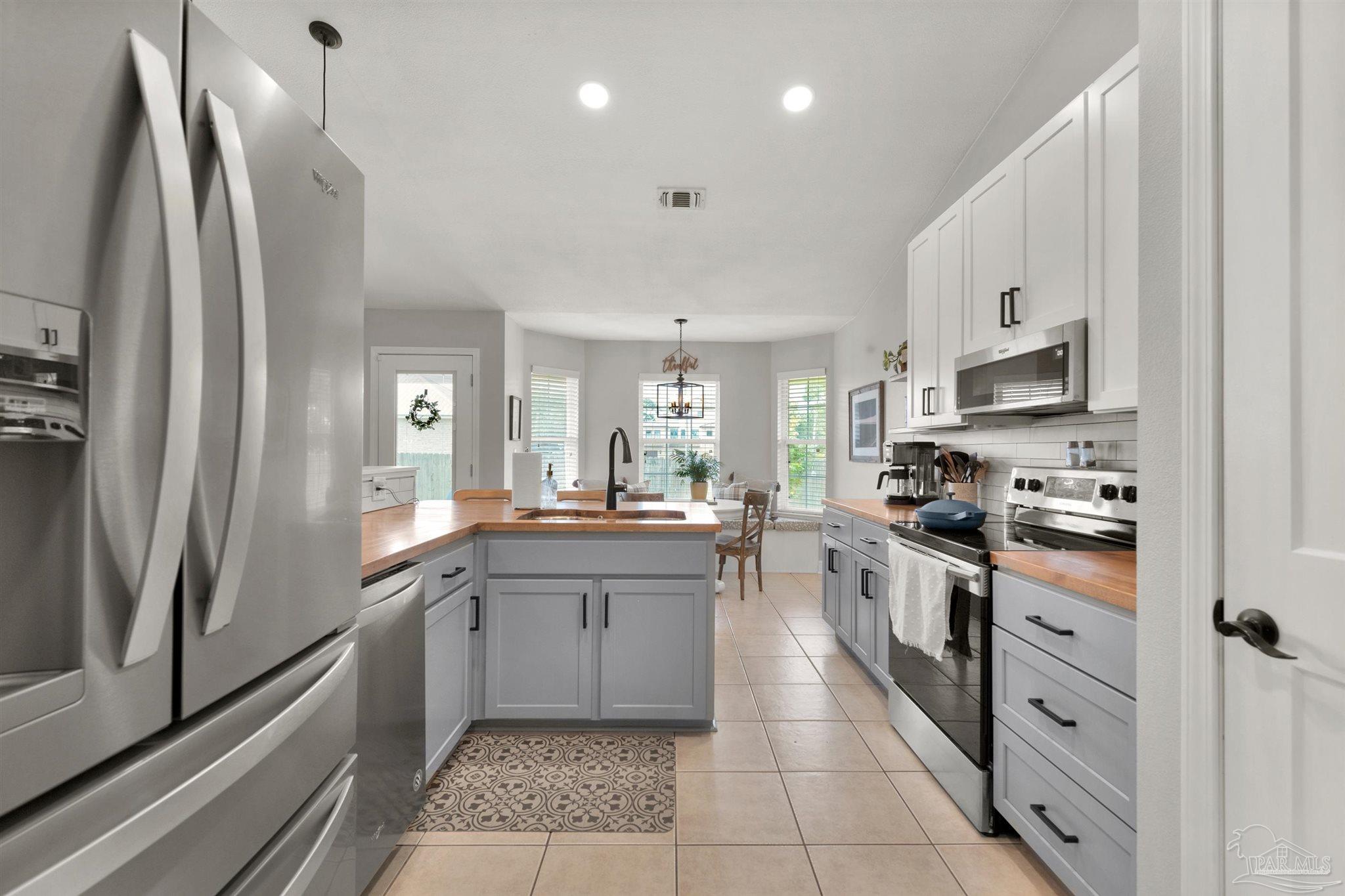 7667 Marthas Way Navarre, FL 32566 - Photo 16 of 37