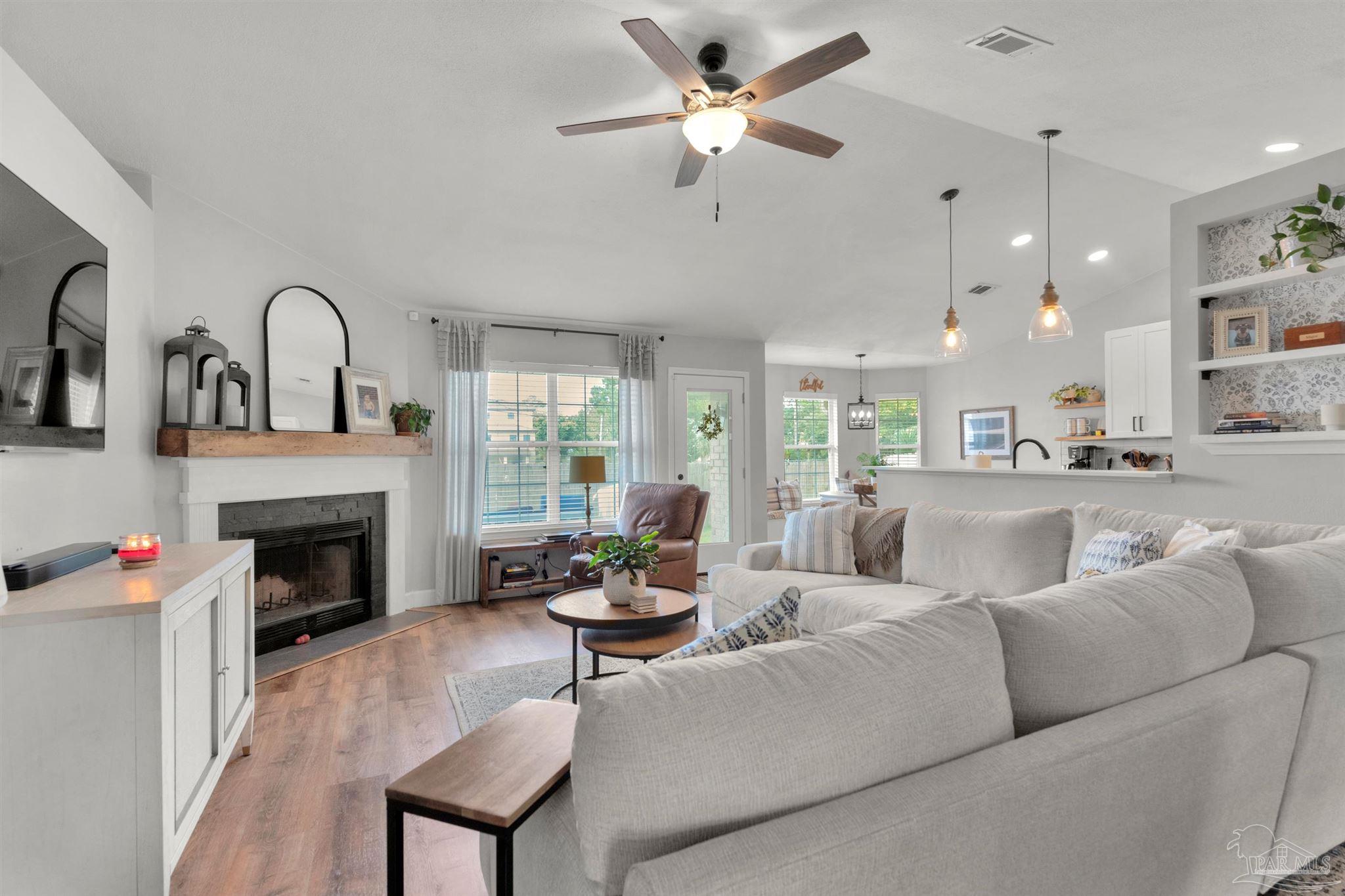 7667 Marthas Way Navarre, FL 32566 - Photo 7 of 37