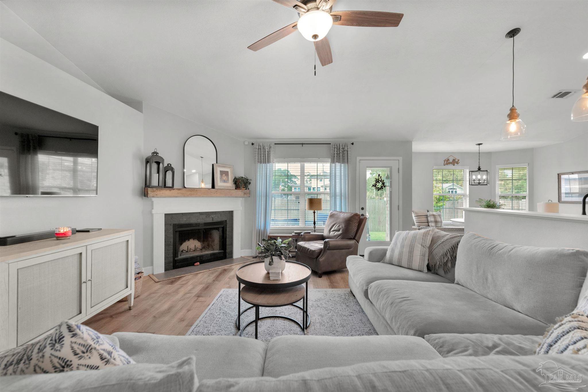 7667 Marthas Way Navarre, FL 32566 - Photo 8 of 37