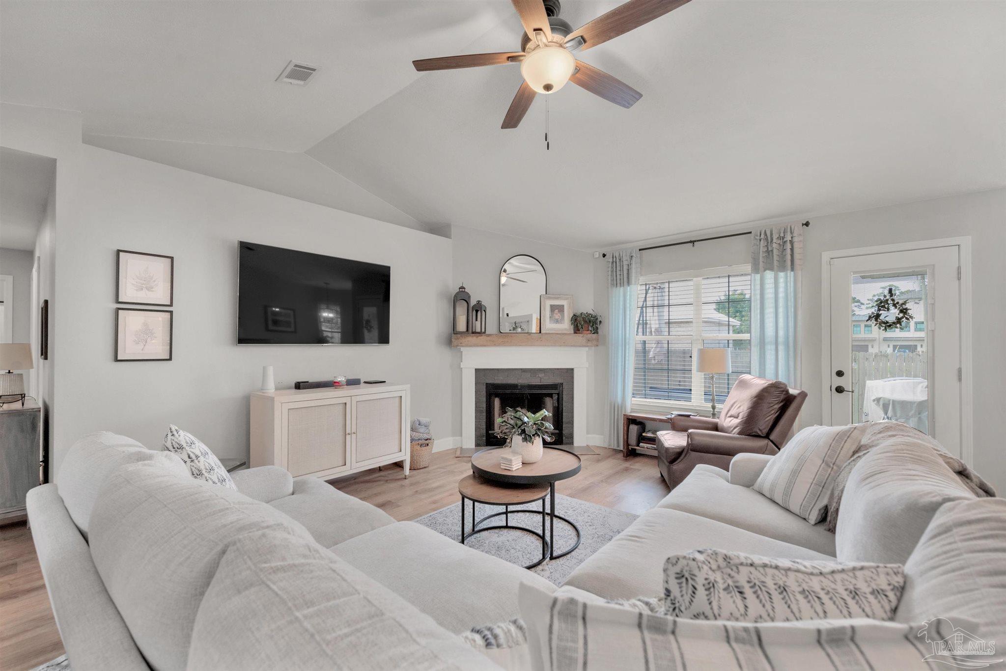 7667 Marthas Way Navarre, FL 32566 - Photo 9 of 37