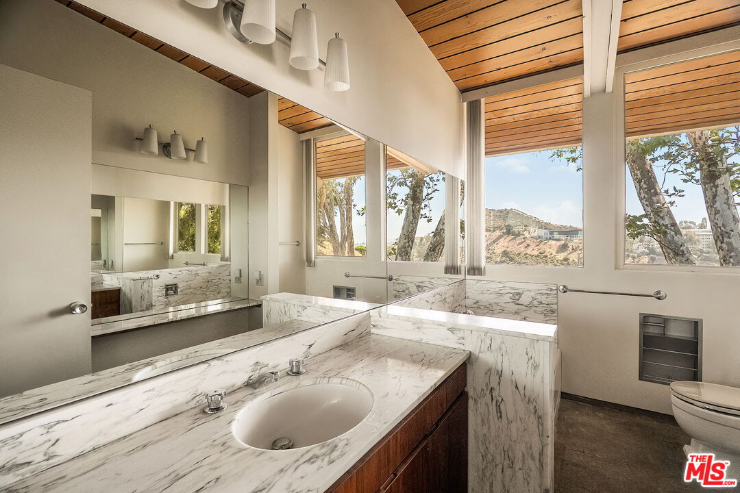 1500 North Tigertail Road Los Angeles, CA 90049 - Photo 37 of 55 Gallery Image 37