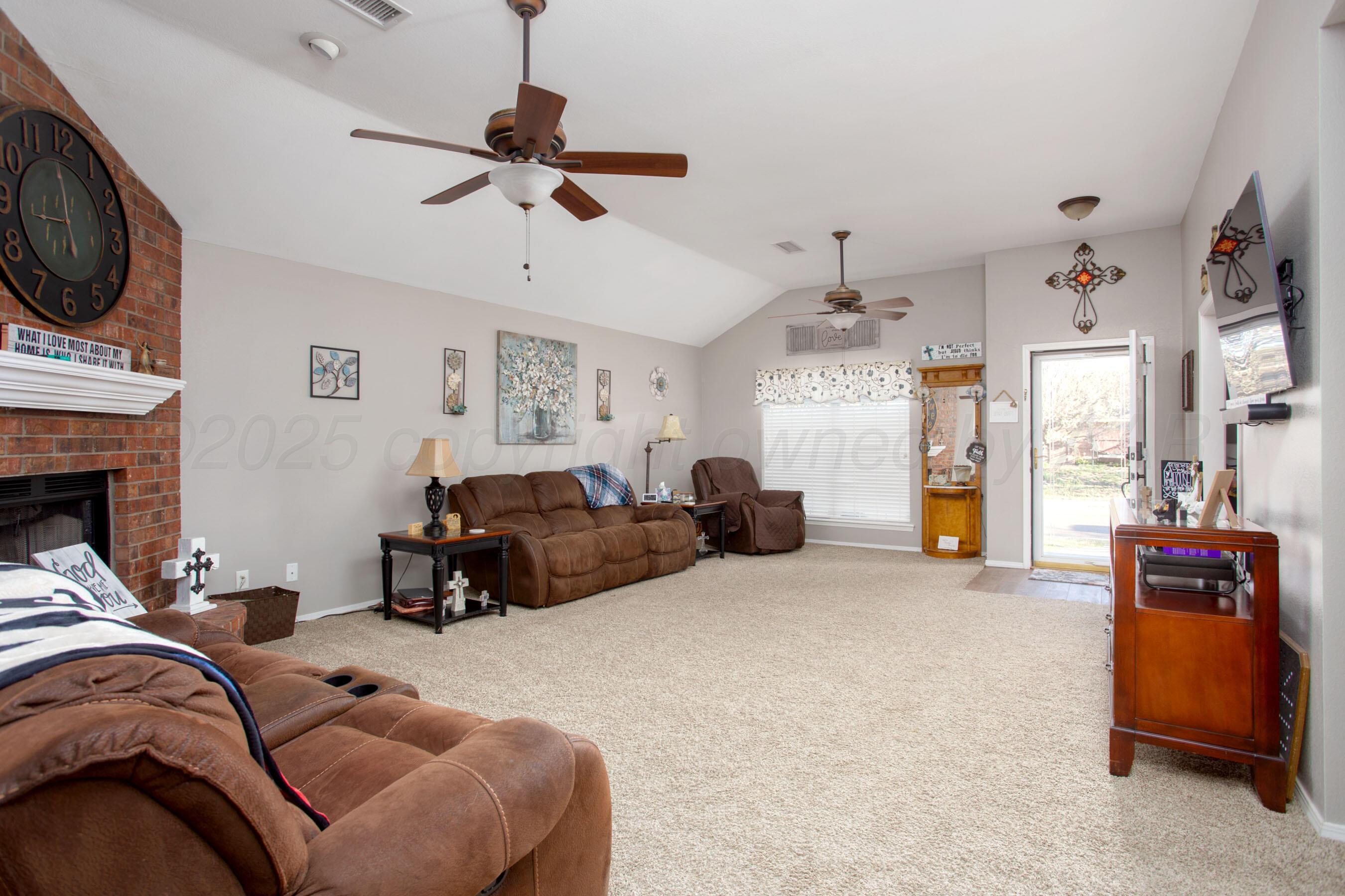 1011 Pikes Peak Drive Amarillo, TX 79110 - Photo 4 of 28 Living Room 2