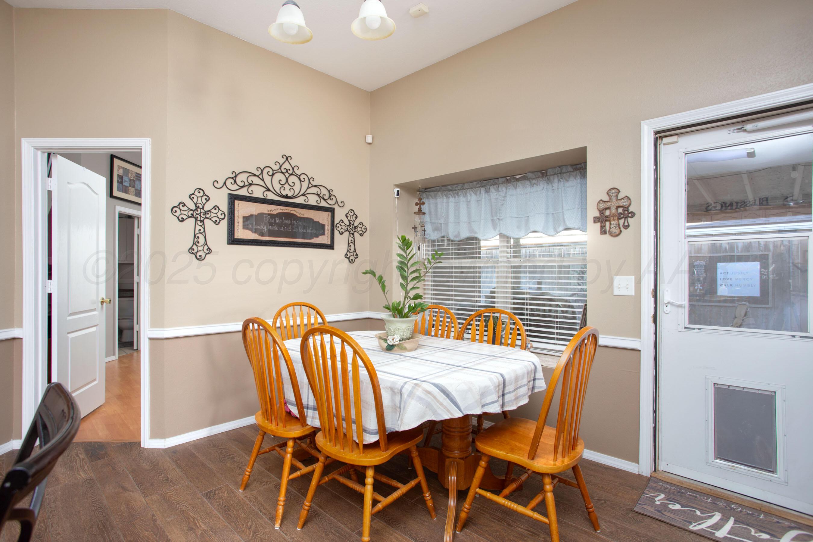 1011 Pikes Peak Drive Amarillo, TX 79110 - Photo 8 of 28 Dining Room