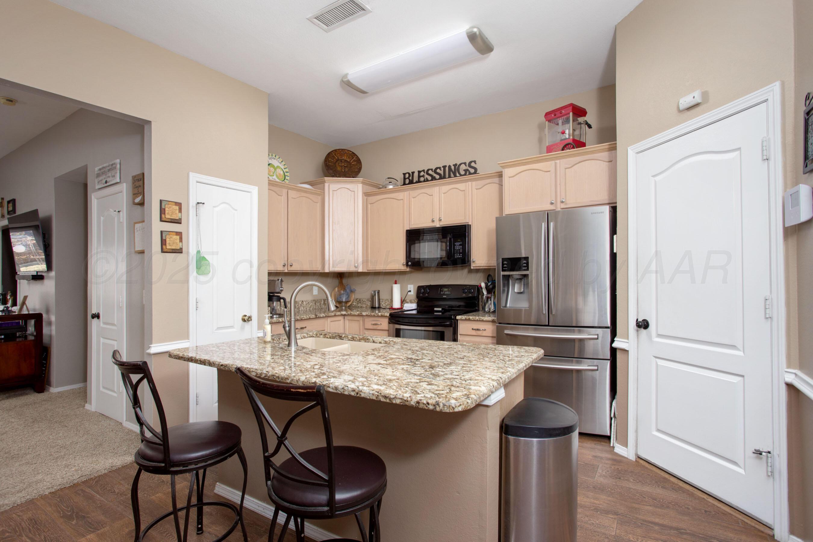 1011 Pikes Peak Drive Amarillo, TX 79110 - Photo 9 of 28 Kitche