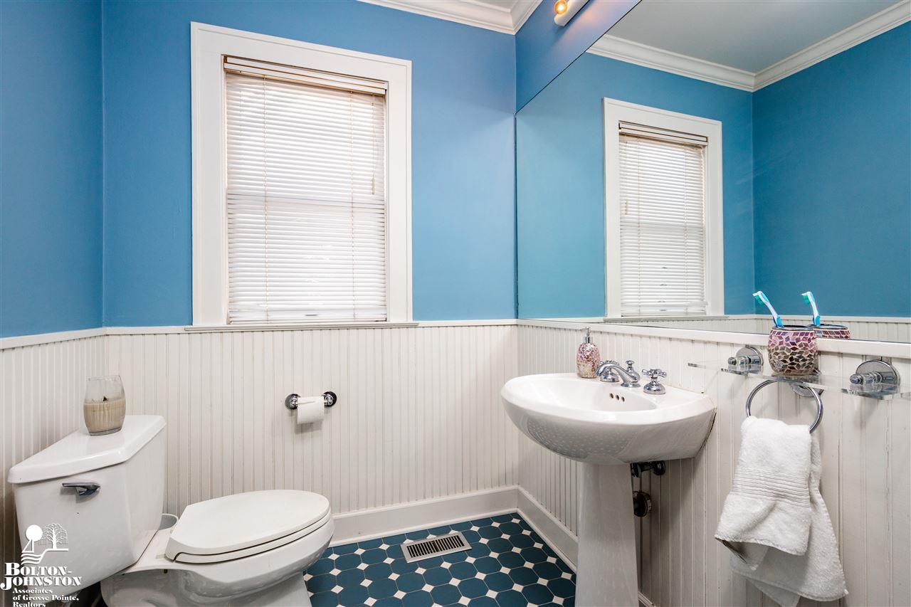 83 Mapleton Road Grosse Pointe Farms, MI 48236 - Photo 15 of 36