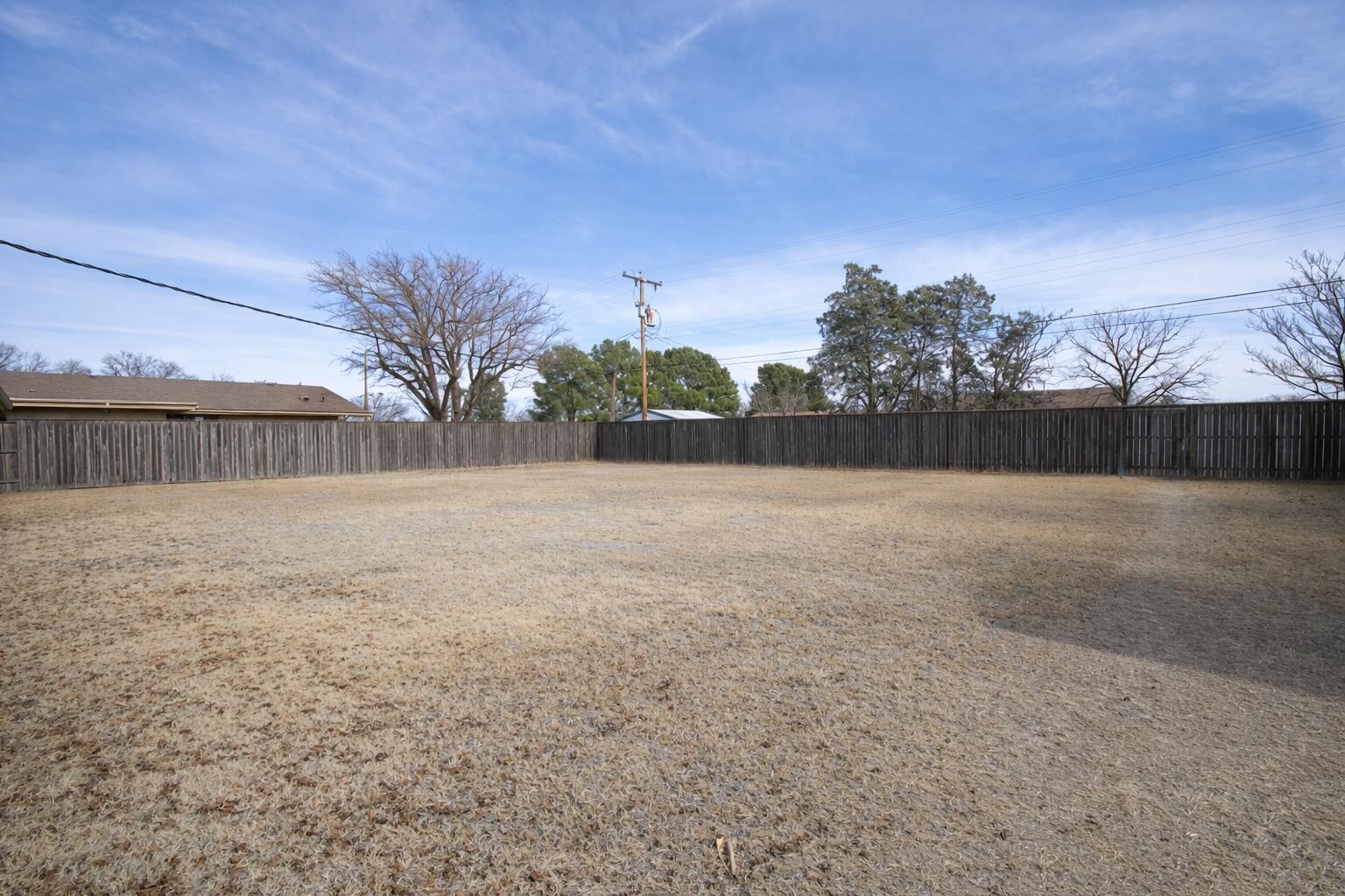 730 South 17th Street Slaton, TX 79364 - Photo 21 of 23 a view of a backyard