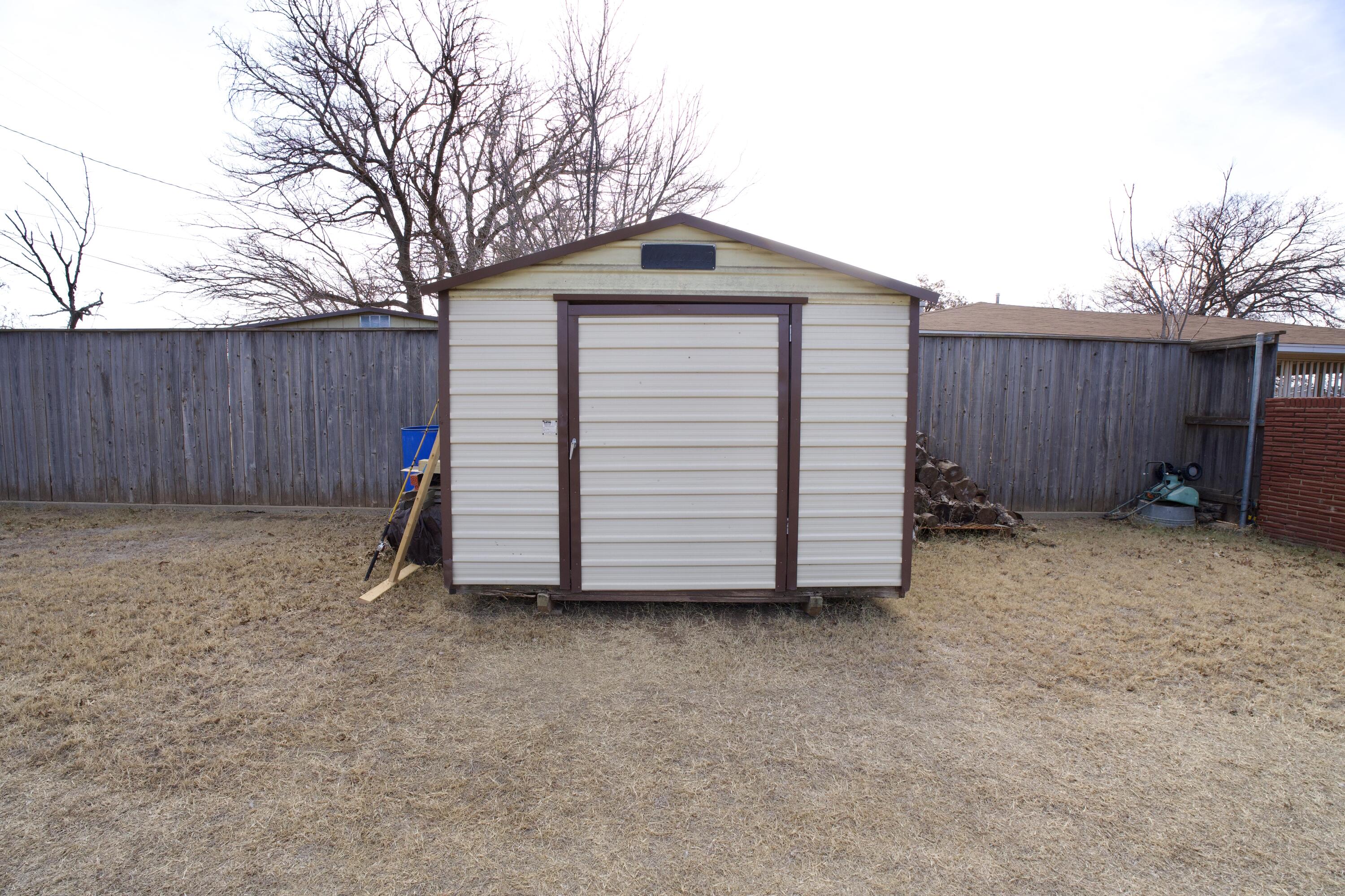 730 South 17th Street Slaton, TX 79364 - Photo 23 of 23 a view of a backyard