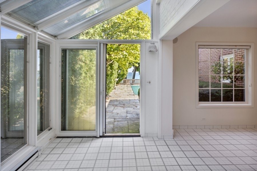 473 Sheridan Road Winnetka, IL 60093 - Photo 13 of 32 a view of an entryway