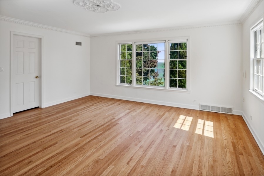 473 Sheridan Road Winnetka, IL 60093 - Photo 18 of 32 a view of an empty room with wooden floor and a window