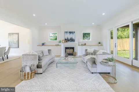 $2,500,000 | 6301 Phyllis Lane, Bethesda, MD 20817