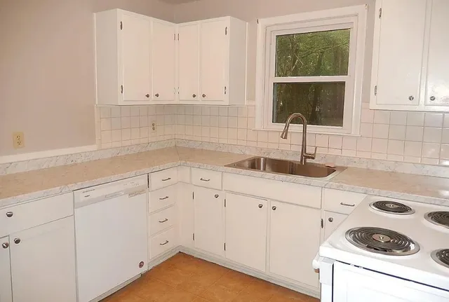 $2,000 | 1641 Mayhew Street, Tallahassee, FL 32304