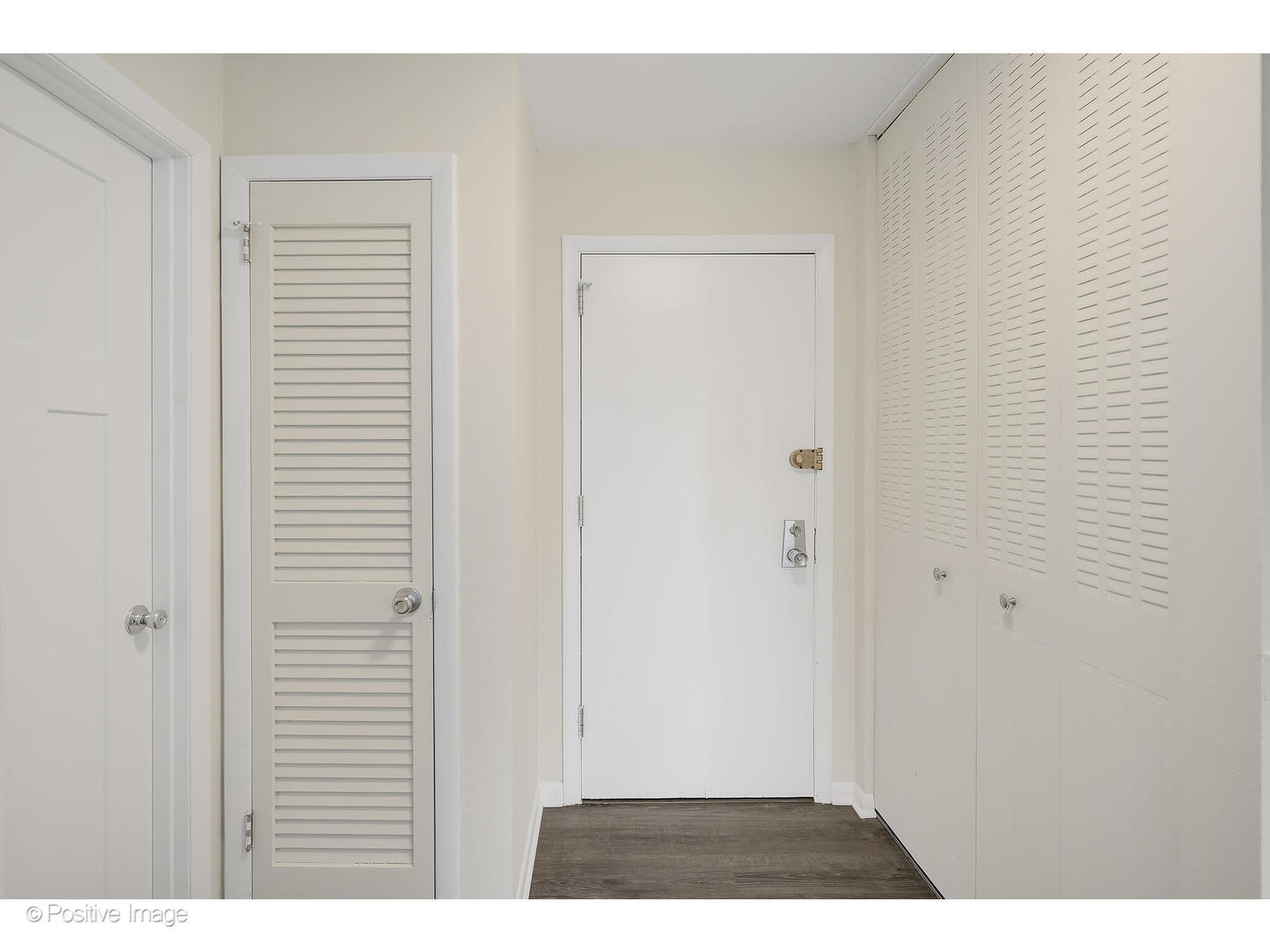 10377 Dearlove Road, Unit 5205 Glenview, IL 60025 - Photo 2 of 23 a view of an empty room