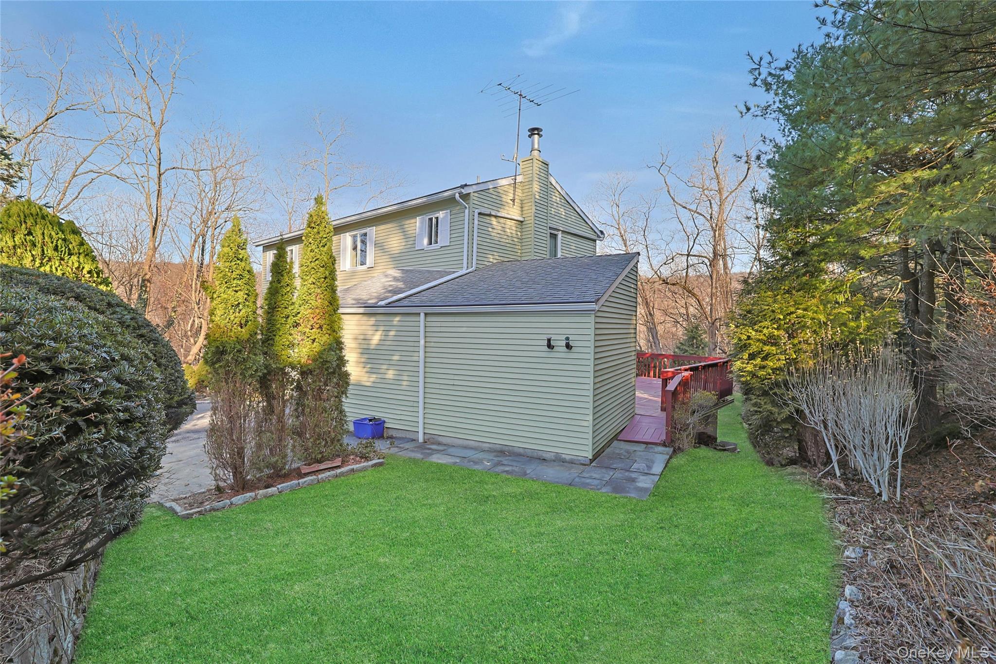 186 Rutledge Avenue Hawthorne, NY 10532 - Photo 28 of 38 Side View of Home