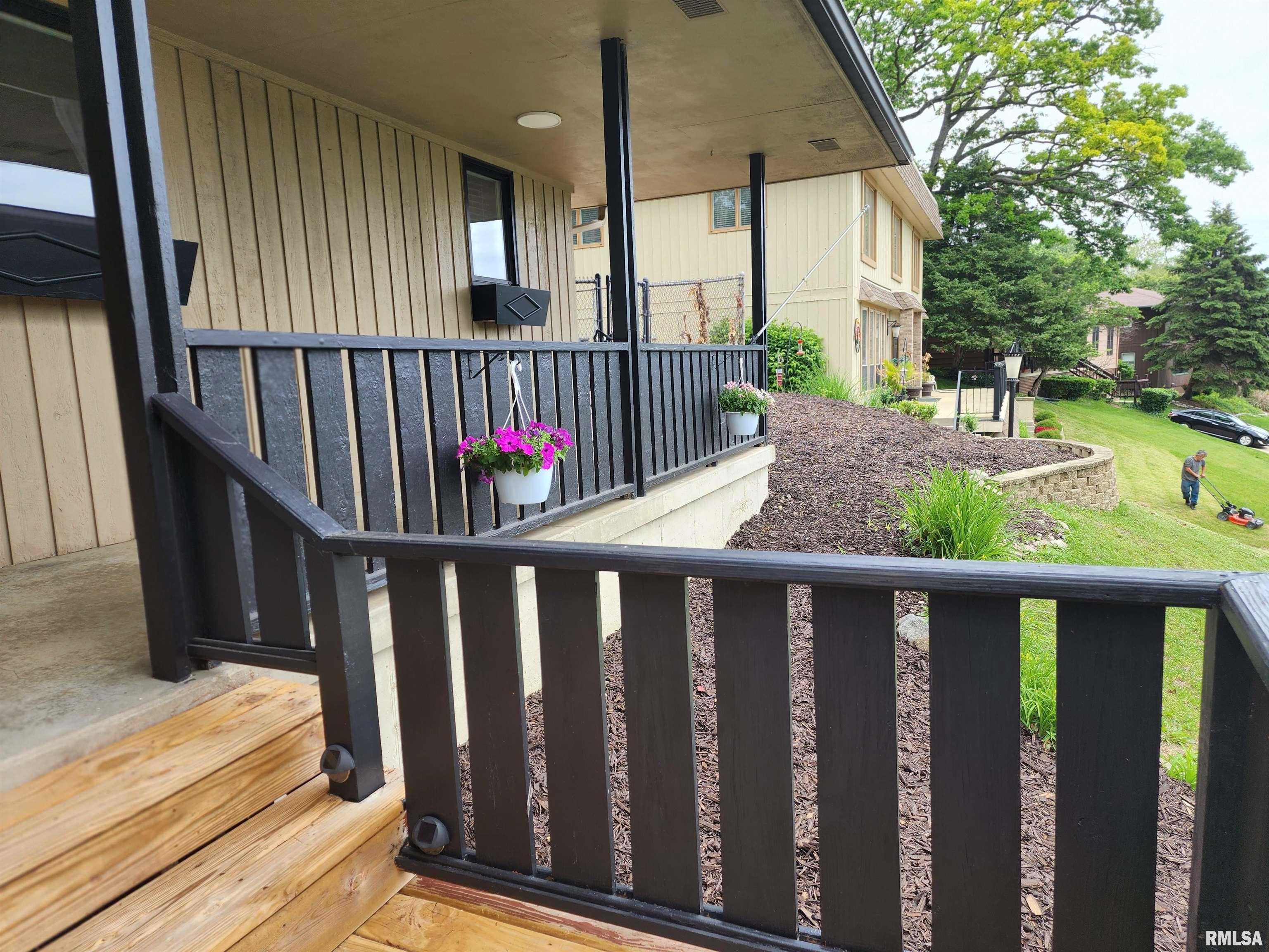 465 Shoreline Drive Decatur, IL 62521 - Photo 2 of 38