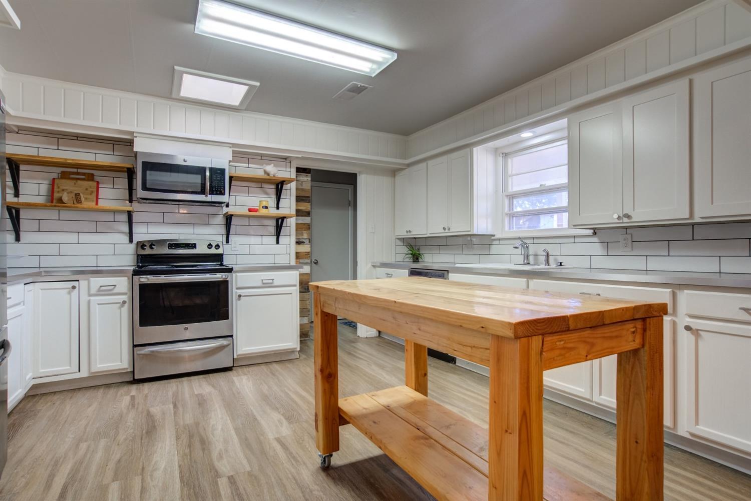 3610 48th Street Lubbock, TX 79413 - Photo 5 of 15 3610-48th-St_Lubbock-TX12