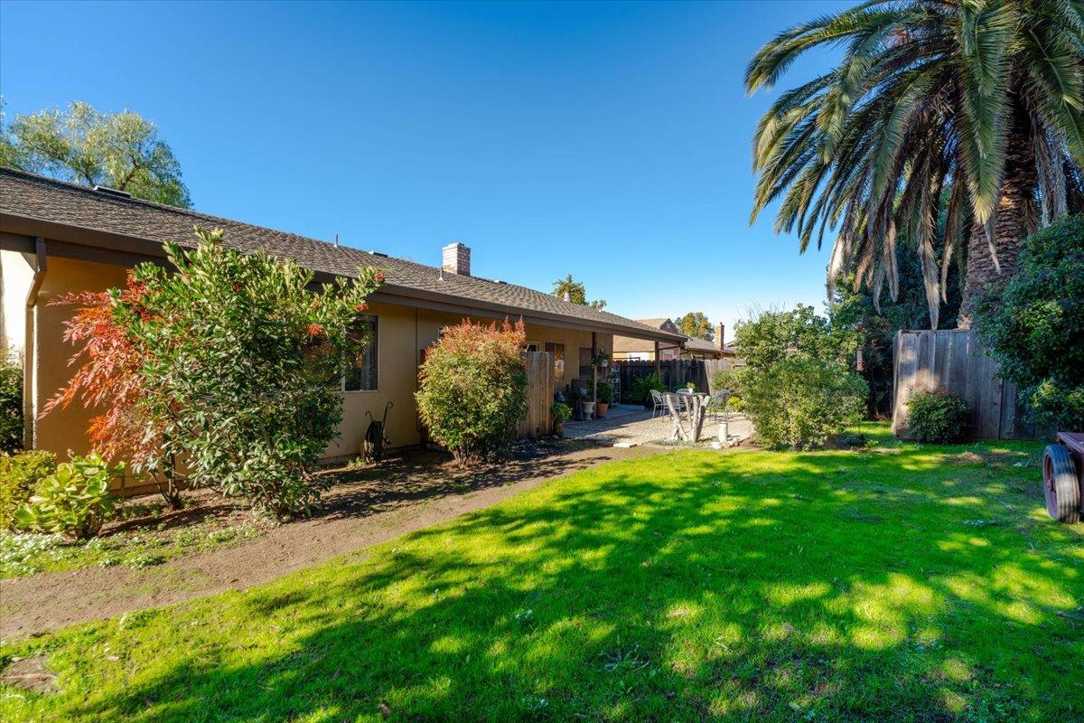 7770 Laurel Drive Gilroy, CA 95020 - Photo 34 of 35 a view of a backyard with potted plants