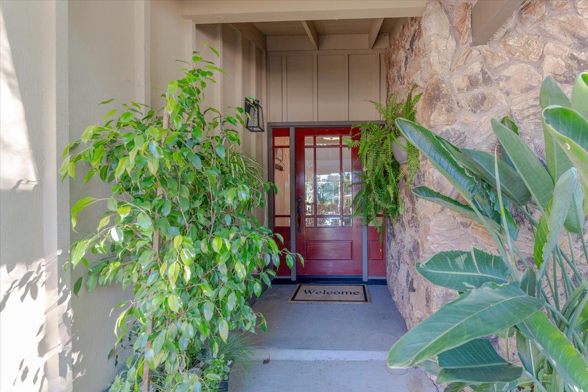 7770 Laurel Drive Gilroy, CA 95020 - Photo 4 of 35 a house with a flower garden