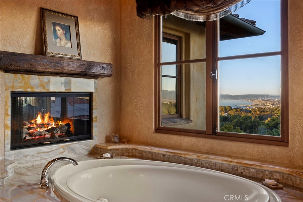 4 Yellow Brick Road Rancho Palos Verdes, CA 90275 - Photo 15 of 40 Primary Bathroom w/ Ocean Views