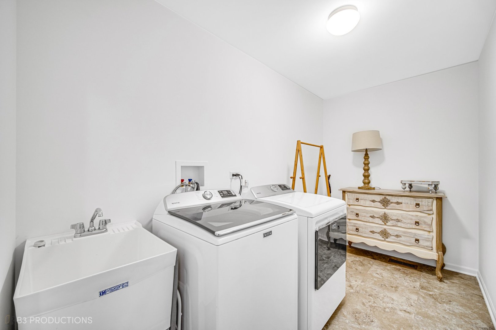 1684 Edentenny Road New Lenox, IL 60451 - Photo 15 of 22 a utility room with dryer and washer