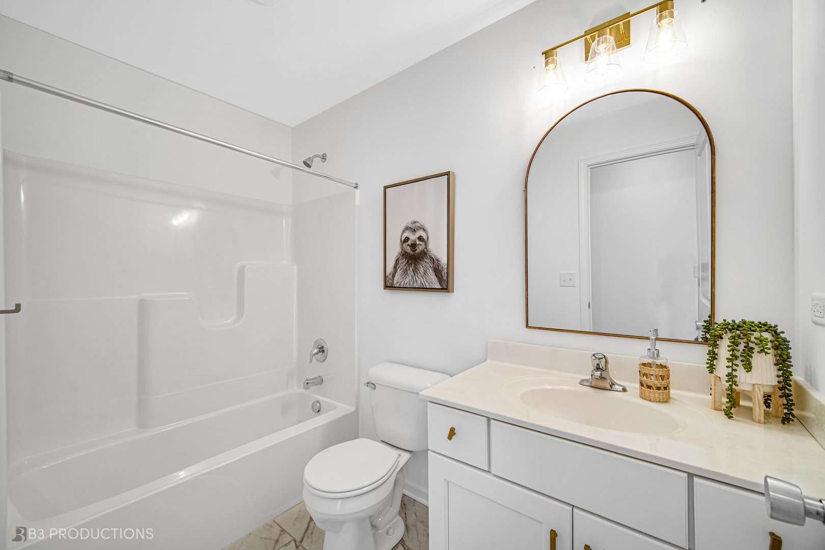 1684 Edentenny Road New Lenox, IL 60451 - Photo 16 of 22 a bathroom with a sink a toilet and a bathtub