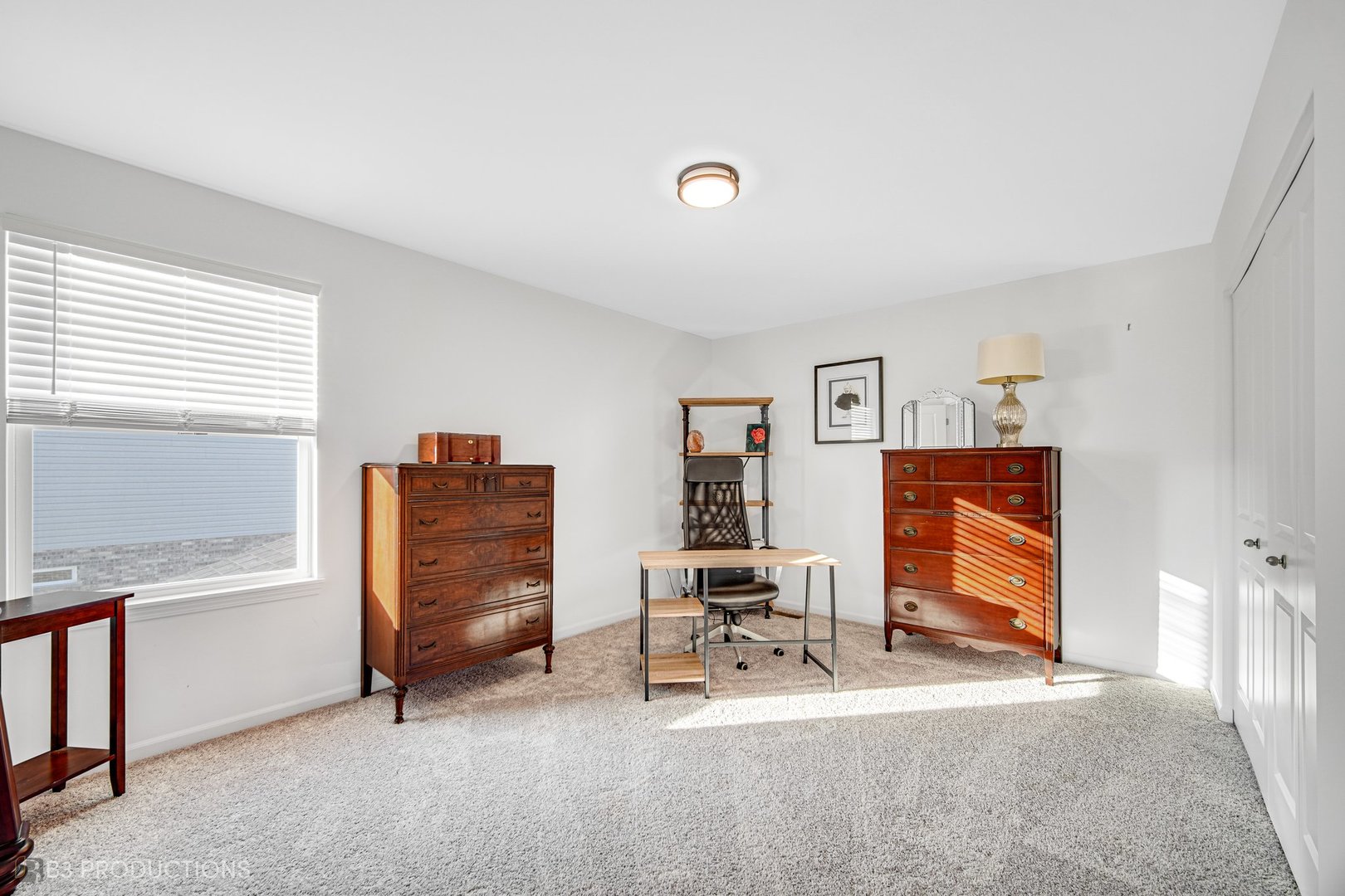 1684 Edentenny Road New Lenox, IL 60451 - Photo 10 of 22 a view of a livingroom with workspace and a window