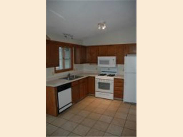 3516 8th Street Northwest Rochester, MN 55901 - Photo 4 of 10