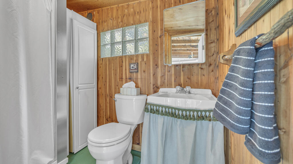 16422 Harpt Lake Road Gibson, WI 54228 - Photo 15 of 28 Bathroom