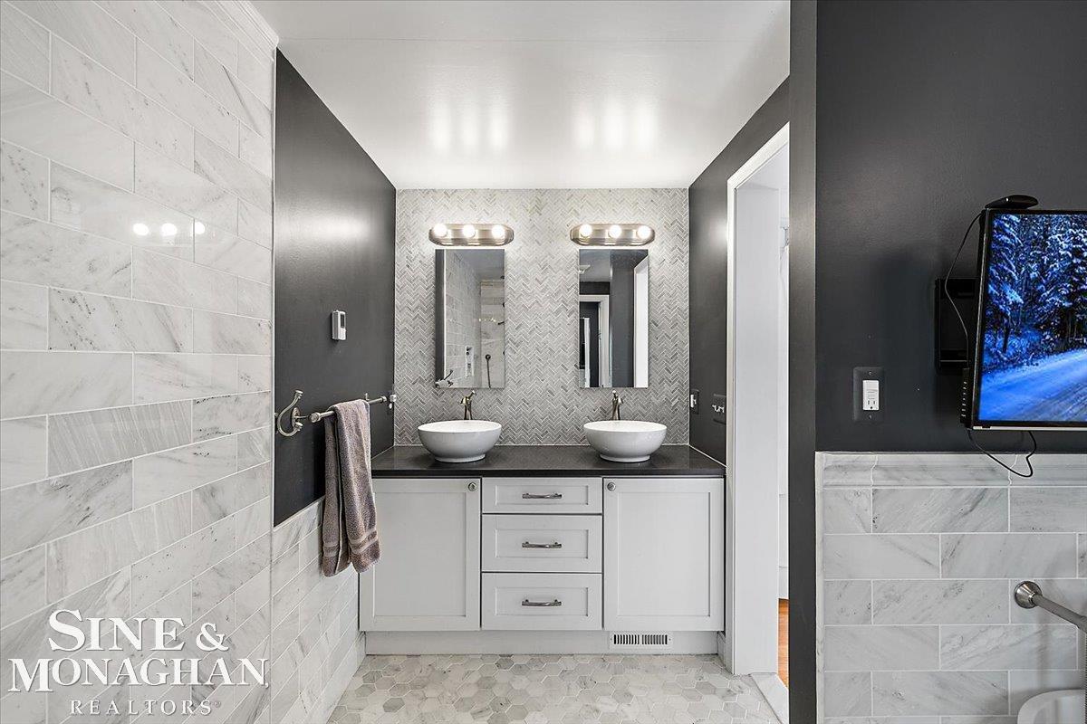 595 Thorntree Road Grosse Pointe Woods, MI 48236 - Photo 41 of 64